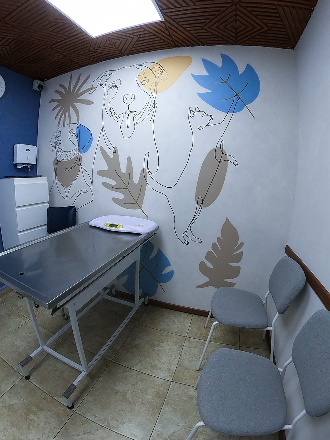 Consultorio veterinario con mural de línea continua y paleta apagada